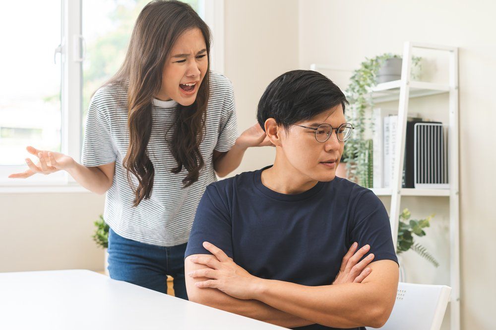 Cara Menghadapi Pasangan yang Sering Silent Treatment